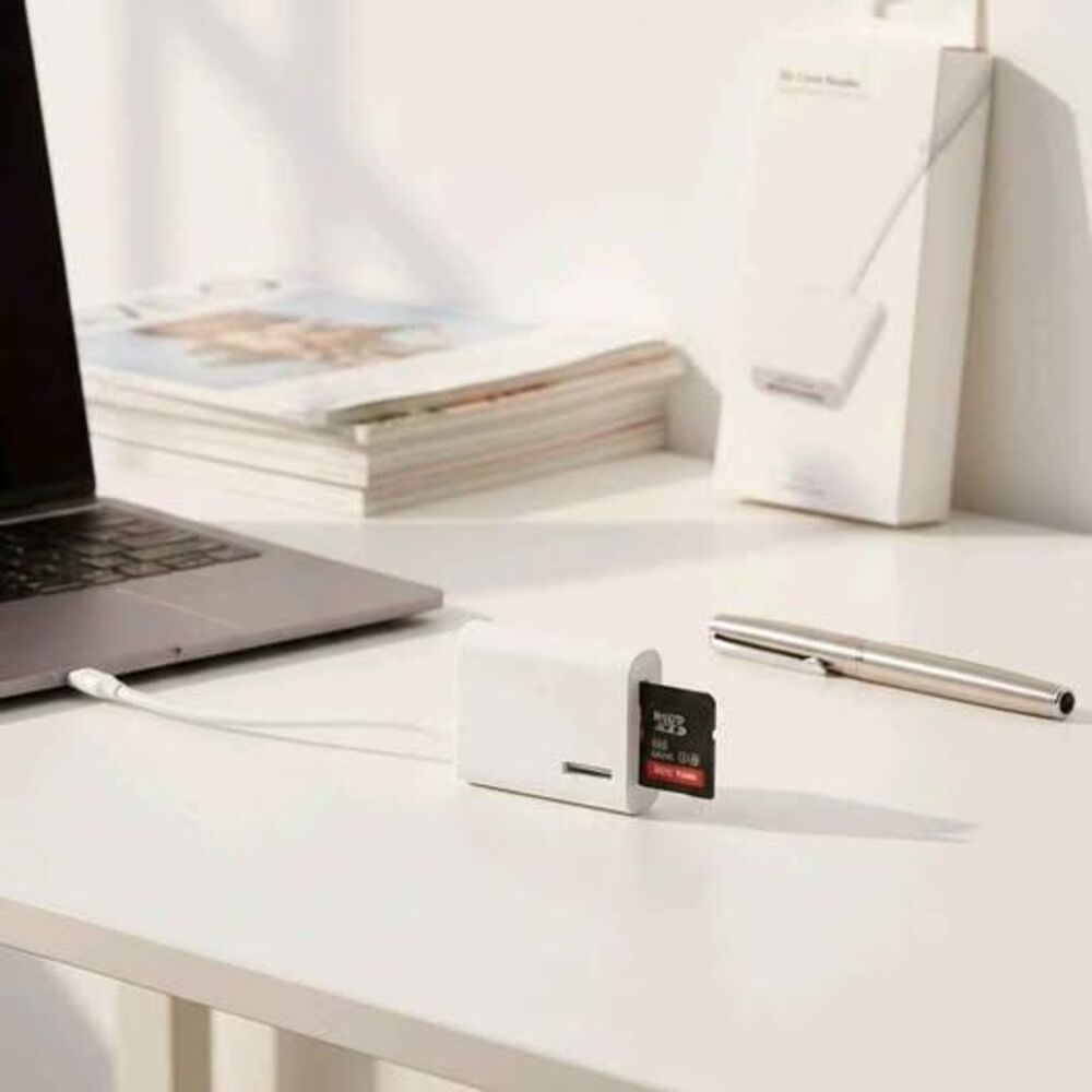 SD Card Reader Adapter for iOS Devices